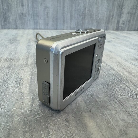 Fujifilm FinePix F30 Compact Digital Camera 6.3MP Tested Works - Picture 5 of 14